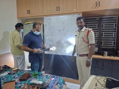 గద్వాల్: గద్వాలలో పట్టపగలే టీచర్ ఇంట్లో చోరీ.. భారీగా బంగారం, నగదు అపహరణ!