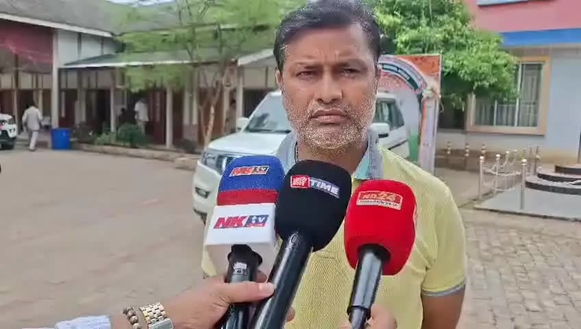 হোজাই: পৌৰাসভাৰ কাৰ্য্যালয়ত চাকৰি কাল শেষ হোৱাৰ পিছত পৌৰাসভাৰ কাৰ্য্যালয়ত চাকৰি কৰাৰ অভিযোগ তিনি কৰ্মচাৰীৰ বিৰুদ্ধে ৱাৰ্ড সদস্য