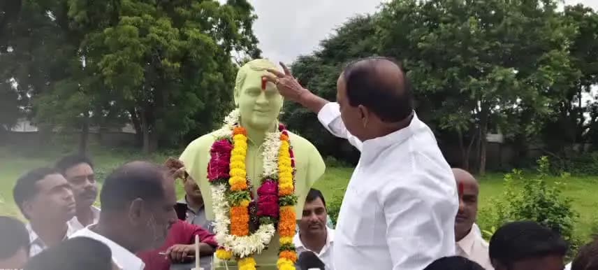 నిర్మల్: నిర్మల్ జిల్లా కేంద్రంలోని రాజీవ్ గాంధీ ఐటిఐ కళాశాలలో ఘనంగా మాజీ ప్రధానమంత్రి, భారతరత్న రాజీవ్ గాంధీ జయంతి వేడుకలు
