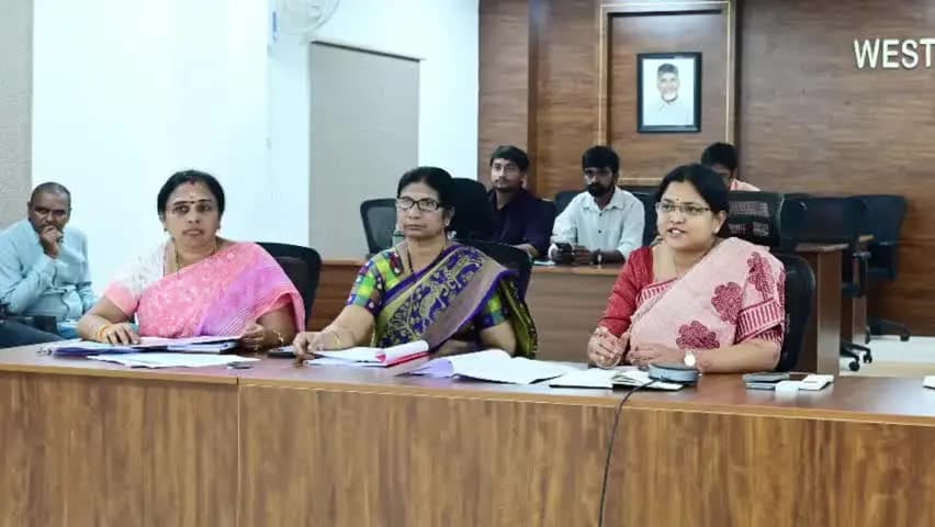 భీమవరం: గ్రామపంచాయతీ ఎన్నికల ఏర్పాట్లు షెడ్యూల్ ప్రకారం పూర్తి చేయాలి : జిల్లా కలెక్టర్ నాగరాణి