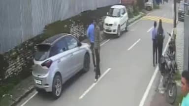 देहरादून: पटेलनगर फायरिंग का CCTV फुटेज आया सामने, कार से पहुंचे बदमाशों ने की ताबड़तोड़ फायरिंग