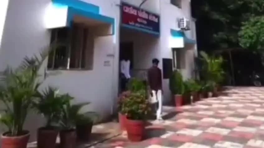 વાલિયા: વાલિયા પોલીસે જોખમી સ્ટંટ કરતા યુવાની અટકાયત બાદ ફરી રિલ્સ બનાવી વાયરલ કરનાર બાઈક સવારને સબક શીખવાડ્યો