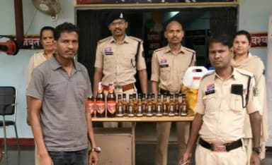 सुकमा: सुकमा पुलिस ने भारी मात्रा में अवैध शराब समेत आरोपी सुकालू बघेल को गिरफ्तार किया