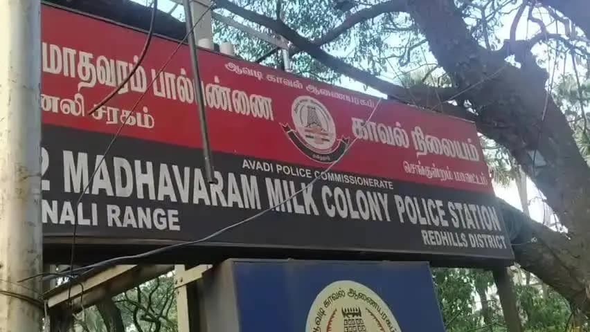 மாதவரம்: கோவில் திருவிழாவில் தகராறு எம் எம் டி ஏ சாலையில் வாலிபரை சரமாரியாக வெட்டிய கும்பல் - வெளியான காட்சியால் பரபரப்பு