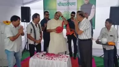 लाडपुरा: भदाना क्षेत्र में लोकसभा स्पीकर ओम बिरला ने हरियालो राजस्थान एक पेड़ मां के नाम पौधारोपण किया
