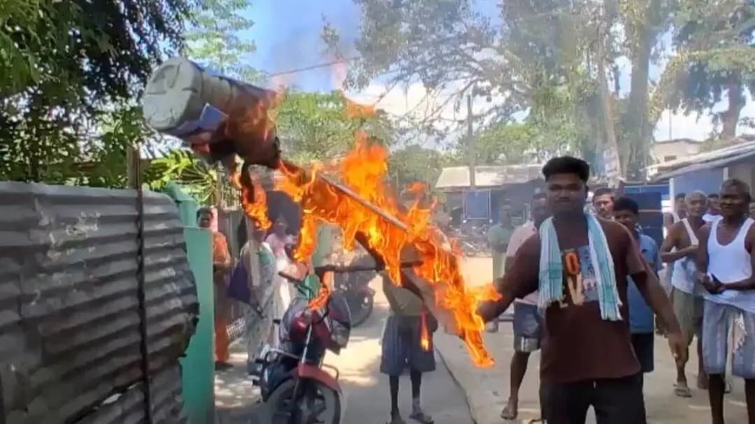 বিশ্বনাথ: কাজিৰঙাৰ Eco sentetive Zone ৰ পৰিসীমা বৃদ্ধি সন্দৰ্ভত বিশ্বনাথত বৃহৎ প্ৰতিবাদী কাৰ্যসূচী