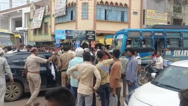 अंबाह: खाद वितरण:ई-टोकन से भड़के किसान, मुरैना तिराहा पर किया चक्काजाम