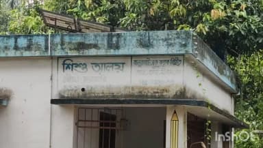 বালুরঘাট: অন্নপূর্ণা ভান্ডারের টাকা না পেয়ে বালুরঘাটে অঙ্গনওয়াড়ি সেন্টারের তালা ঝুলিয়ে বিক্ষোভ দেখালো মহিলারা