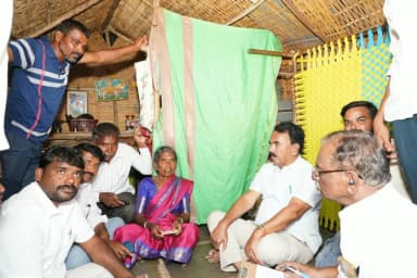 పెంట్లవెల్లి: పెంట్లవెల్లిలో ఇందిరమ్మ ఇళ్ల లబ్ధిదారుల ఎంపికను పరిశీలించిన మంత్రి జూపల్లి కృష్ణారావు