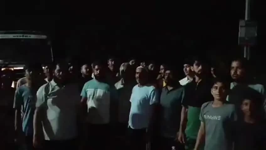 વાગરા: વાગરાના ચાંચવેલ-દહેજ માર્ગ બંધ કરાતા ગ્રામજનો રસ્તા પર ઉતર્યા
