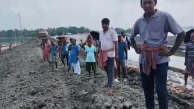 সন্দেশখালি ১: ভোলা খালি এলাকায় সুইচগেট তৈরি করাকে কেন্দ্র করে দুই পক্ষীর মধ্যে ঝামেলা