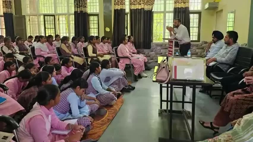 ਜਲਾਲਾਬਾਦ: ਡੇਅਰੀ ਵਿਕਾਸ ਵਿਭਾਗ ਵੱਲੋਂ ਜਲਾਲਾਬਾਦ ਦੇ ਸਕੂਲਾਂ ਵਿਖੇ ਦੋ ਰੋਜਾ ਜਾਗਰੂਕਤਾ ਕੈਂਪ ਆਯੋਜਿਤ