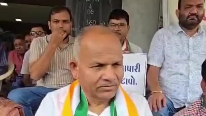 વલસાડ: ભાવનગરમાં થયેલા લઠ્ઠા કાંડને લઈ વલસાડ જિલ્લા કોંગ્રેસ દ્રારા કોંગ્રેસ કાર્યાલય ખાતે કરાયો વિરોધકિશન પટેલે વિગત આપી