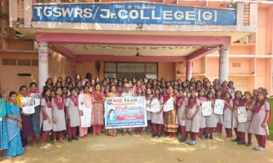 మహబూబాబాద్: మహబూబాబాద్లో విద్యార్థినులకు భద్రత, సైబర్ నేరాలపై అవగాహన