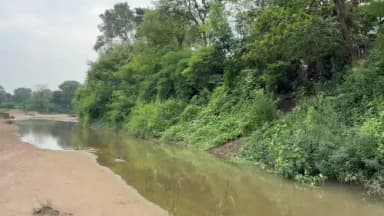 कटंगी: बाहकल में चंदन नदी में तेजी से कटाव, स्कूल टोला के ग्रामीणों को बाढ़ का डर