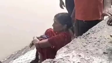 କଟକ ସଦର: କଟକ ତାଳଦଣ୍ଡା କେନାଲକୁ ଡେଇଁଲେ ବୃଦ୍ଧା, ସ୍ଥାନୀୟ ଲୋକଙ୍କ ଦ୍ୱାରା ଉଦ୍ଧାର