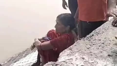 କଟକ ସଦର: କଟକ ତାଳଦଣ୍ଡା କେନାଲକୁ ଡେଇଁଲେ ବୃଦ୍ଧା, ସ୍ଥାନୀୟ ଲୋକଙ୍କ ଦ୍ୱାରା ଉଦ୍ଧାର