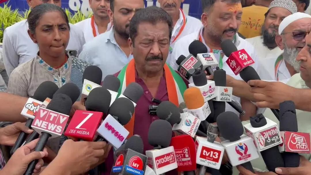 જામનગર શહેર: જામનગર : શહેર કોંગ્રેસ દ્વારા ભાવનગરમાં થયેલ લઠ્ઠાકાંડનો વિરોધ કરવામાં આવ્યો
