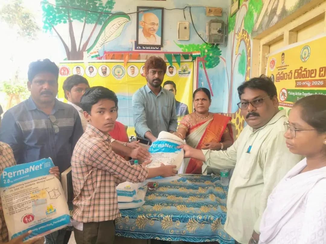 పార్వతీపురం: హాస్టల్ విద్యార్థులకు దోమ తెరల పంపిణీ