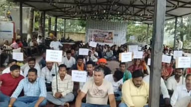 गुमला: दुबई में लापता उदय गोप की सकुशल वापसी की मांग को लेकर कल्याण गुरुकुल का घेराव