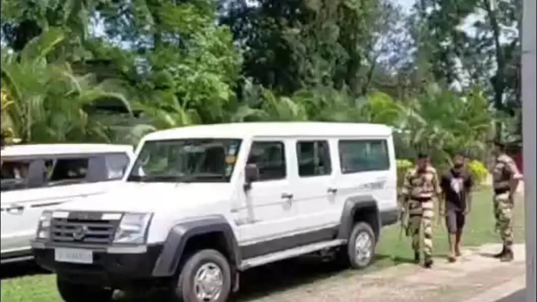বোকাখাত: বোকাখাতত কেকু সাপ সৰবৰাহৰ লগত জড়িত এজনক আটক, বন বিভাগে অভিযান চলাই আটক কৰে লোকজনক