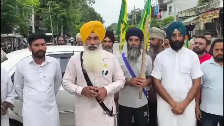 ਗੁਰਦਾਸਪੁਰ: ਧਾਰੀਵਾਲ ਚ ਕਿਸਾਨ ਆਗੂ ਸੁਖਦੇਵ ਸਿੰਘ ਭੋਜਰਾਜ ਨੇ ਲੋਕਾਂ ਨੂੰ ਸ਼ਹਿਰ ਬੰਦ ਰੱਖਣ ਦੀ ਕੀਤੀ ਅਪੀਲ ਮਿਲਿਆ ਭਰਵਾ ਹੁੰਗਾਰਾ
