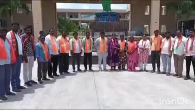 కొత్తగూడెం: నిషేధిత భూముల జాబితా పై విచారణ చేపట్టాలని కలెక్టరేట్లో వినతి పత్రం అందజేసిన బిజెపి శ్రేణులు