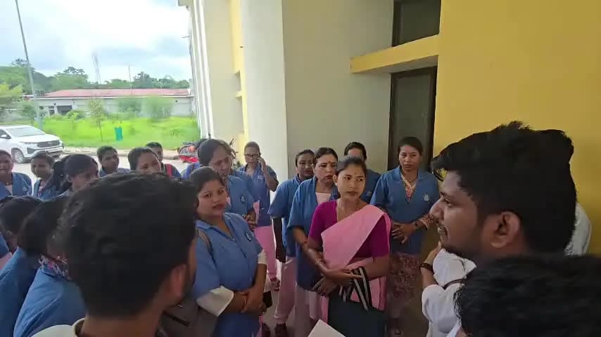 তিনিচুকীয়া: চিকিৎসা মহাবিদ্যালয়ত ঠিকাভিত্তিক কৰ্মচাৰীৰ দৰমহা বিসংগতি, মধ্যভোগীৰ বিৰুদ্ধে গুৰুতৰ অভিযোগ