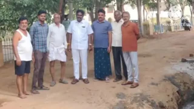 హిందూపూర్: హిందూపురం పట్టణంలోని ఎన్జీవో కాలనీ వద్ద జరుగుతున్న అభివృద్ధి పనులను పరిశీలించిన బిజెపి నాయకులు