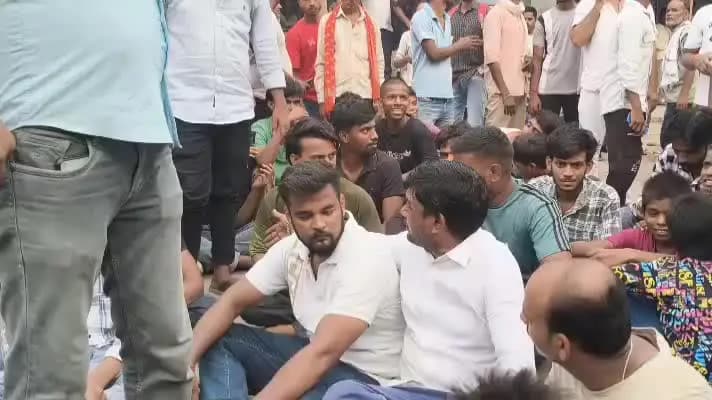 चकिया: चकिया क्षेत्र में मासूम से दुष्कर्म के विरोध में व्यापारियों में आक्रोश, बाजार भ्रमण कर दुकानें बंद रखने का किया आह्वान