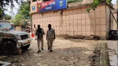 बिंद: बिंद फोरलेन चौराहा पर पुलिस ने नशे में धुत एक शराबी को गिरफ्तार किया