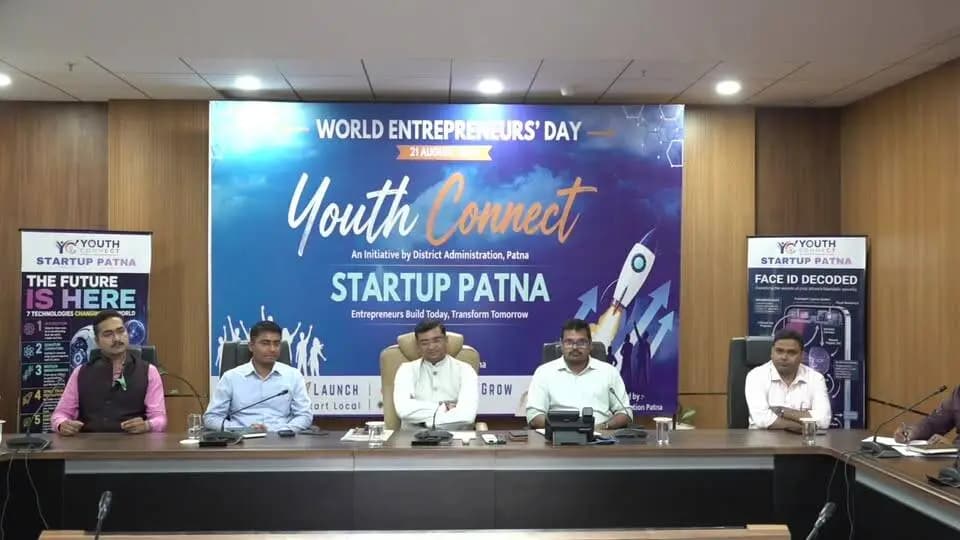 📡#Live: World Entrepreneurs' Day के अवसर पर जिला प्रशासन, पटना के यूथ कनेक्ट कार्यक्रम के तहत युवा उद्यमियों के साथ स्टार्टअप्स पर कार्यशाला
स्थानः समाहरणालय, पटना
दिनांक: 21 अगस्त 2026