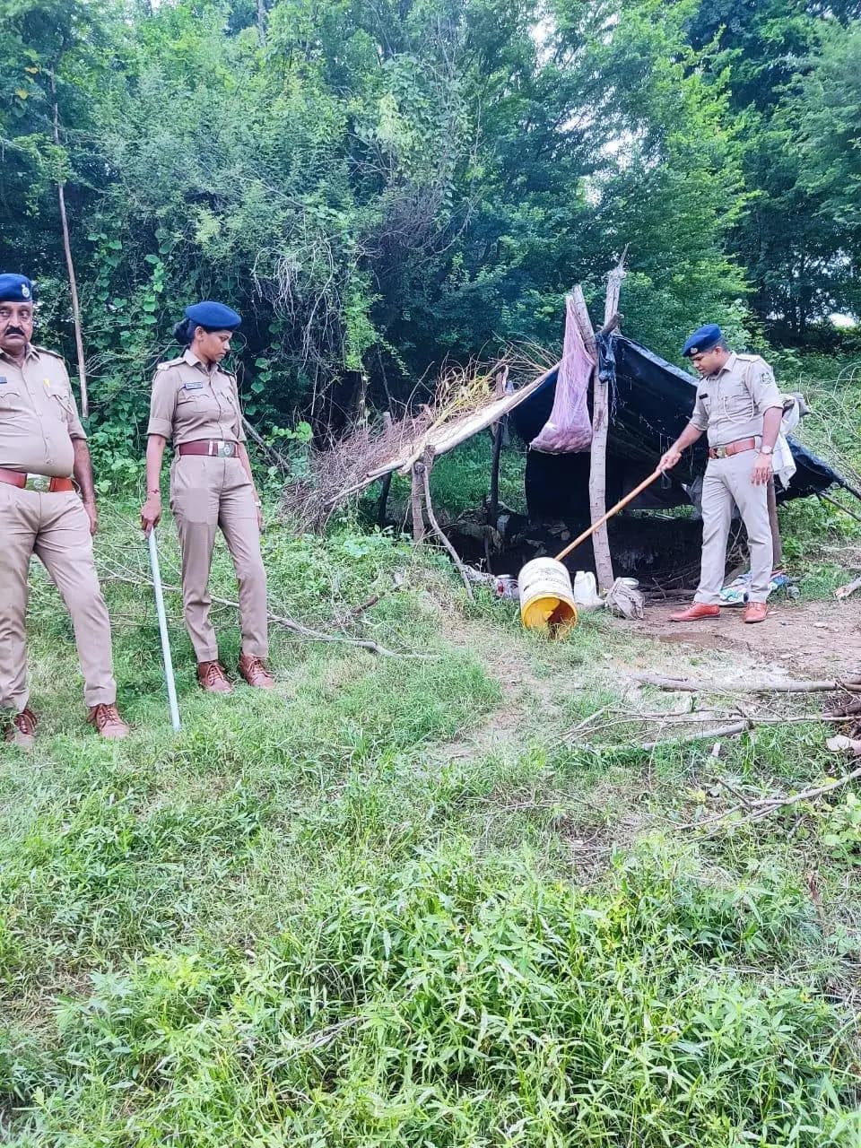 કોઠંબા: મહીસાગર નદી તટ પર ડ્રોન તપાસ અને જંગલમાં ભઠ્ઠી નાશ, કોઠંબા પોલીસની કાર્યવાહી