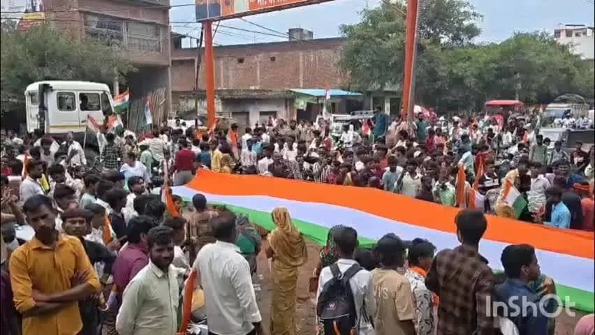 बिसौली: कारगिल शहीद हरिओम सिंह की जयंती के अवसर पर वजीरगंज कस्बे से निकाली गई विशाल तिरंगा यात्रा