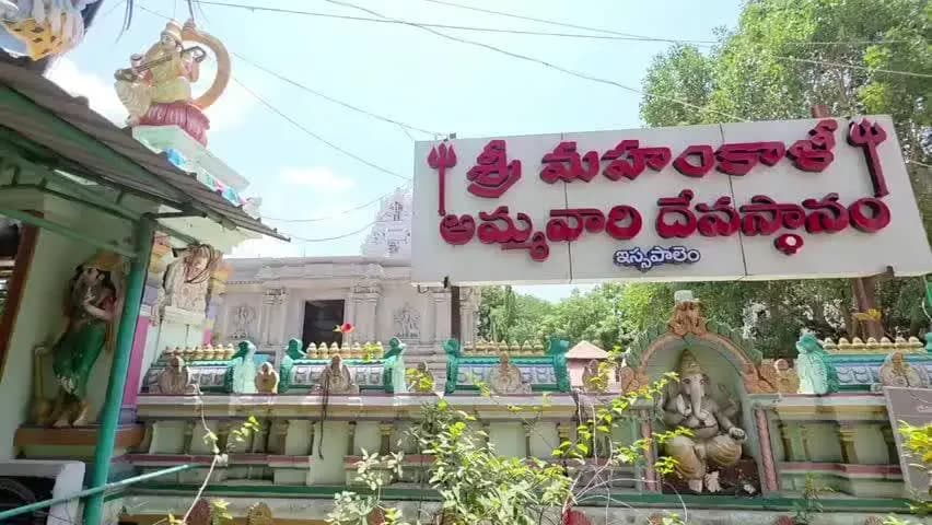 నరసరావుపేట: ఇస్సపాలెంలో రూపుదిద్దుకుంటున్న శ్రీ మహంకాళి ఆలయం