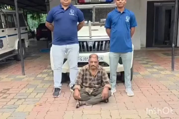 ઓલપાડ: કીમ પોલીસ સ્ટેશનમાં નોંધાયેલા પ્રોહિબિશનના ગુનાના વોન્ટેડ આરોપીને એલસીબી ની ટીમે ઝડપી પાડ્યો