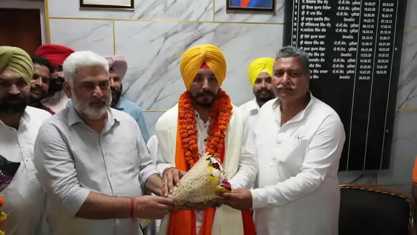 ਪਠਾਨਕੋਟ: ਕੈਬਨਿਟ ਮੰਤਰੀ ਲਾਲ ਚੰਦ ਕਟਾਰੂ ਚੱਕ ਨੇ ਚੇਅਰਮੈਨ ਜਸਵੀਰ ਸਿੰਘ ਕਠਿਆਲੀ ਦੇ ਅਹੁਦਾ ਸੰਭਾਲ ਸਮਾਗਮ ’ਚ ਕੀਤੀ ਸ਼ਿਰਕਤ