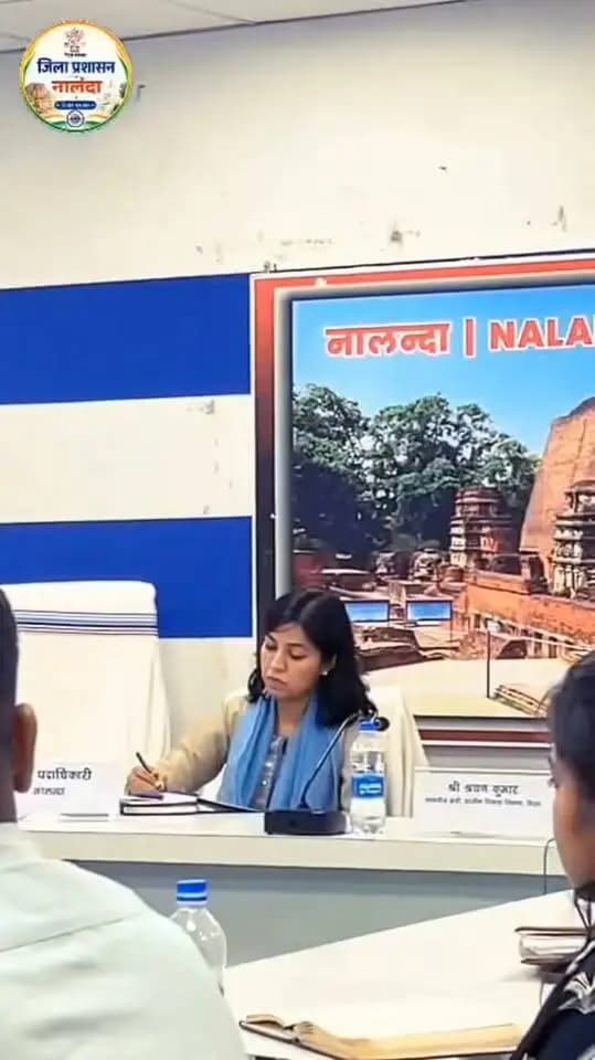 बिहारशरीफ, 21 अगस्त 2026। जिला उर्वरक निगरानी समिति की बैठक आज नालन्दा समाहरणालय, बिहारशरीफ में जिला पदाधिकारी, नालन्दा की अध्यक्षता में आयोजित की गई।
बैठक में श्री श्रवण कुमार, माननीय मंत्री, ग्रामीण विकास विभाग, बिहार सरकार की गरिमामयी उपस्थिति रही।
Samrat Choudhary
CMO Bihar
Shrawon kumar
Information & Public Relations Department, Government of Bihar
Department of Agriculture, Government of Bihar