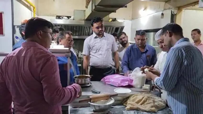 દાહોદ: દાહોદમાં હોટલ-રેસ્ટોરન્ટમાં કડક તપાસ, શંકાસ્પદ ખાદ્યસામग्री નાશ થઈ