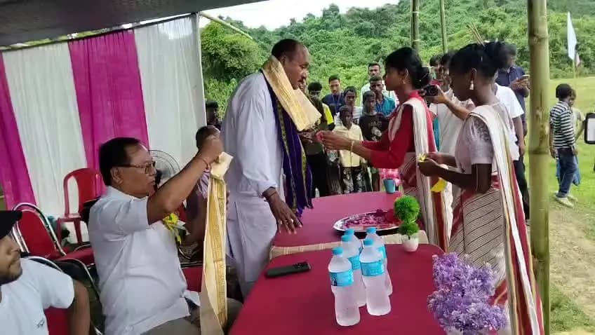 কৈলাশহর: কৈলাসহর হীরাছরা এলাকায় ফুটবল খেলার আয়োজন করে তিপ্রা মোথা