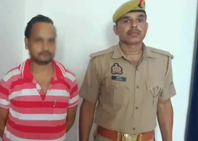 पिंड्रा: वाराणसी में अवैध शराब की बिक्री पर पुलिस का शिकंजा, अभियुक्त को किया गया गिरफ्तार