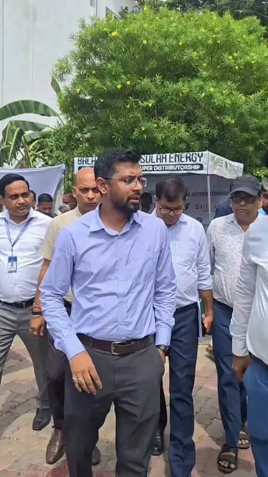 नगर भवन, मुजफ्फरपुर में सोलर डिस्पोजल मेला का आयोजन
प्रधानमंत्री सूर्य घर: मुफ्त बिजली योजना के अंतर्गत दिनांक 21 अगस्त 2026 को नगर भवन, मुजफ्फरपुर में सोलर डिस्पोजल मेला-2026 का आयोजन किया गया। मेले का उद्घाटन जिलाधिकारी, मुजफ्फरपुर द्वारा किया गया। इस अवसर पर विद्युत अधीक्षण अभियंता (ESE), विद्युत कार्यपालक अभियंता (EEE), सहायक विद्युत अभियंता (AEE), कनिष्ठ विद्युत अभियंता (JEE), सोलर वेंडर्स एवं विभिन्न बैंकों के प्रतिनिधि उपस्थित रहे।