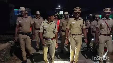 நாங்குநேரி: நம்பி நகர் பகுதியில் நடை ரோந்து மேற்கொண்ட மாவட்ட காவல் கண்காணிப்பாளர்.