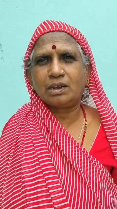 नीमच जिले के बघाना निवासी सुमन बाई को #मुख्यमंत्री_लाड़ली_बहना_योजना के तहत प्रतिमाह ₹1500 मिल रहे हैं। रक्षाबंधन पर्व के 250 रुपए अतिरिक्त मिले हैं। इसके लिए सुमन बाई, मुख्यमंत्री डॉ. मोहन यादव जी को धन्यवाद देते हुए उनका आभार प्रकट रही हैं।
#MP_का_रक्षाबंधन_उपहार
#Neemuch
#नीमच