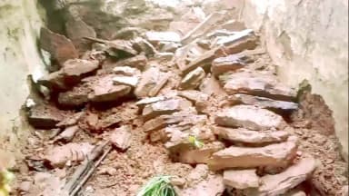 शाहनगर: भारी बारिश के कारण कच्चे मकान की दीवार और छप्पर गिरा