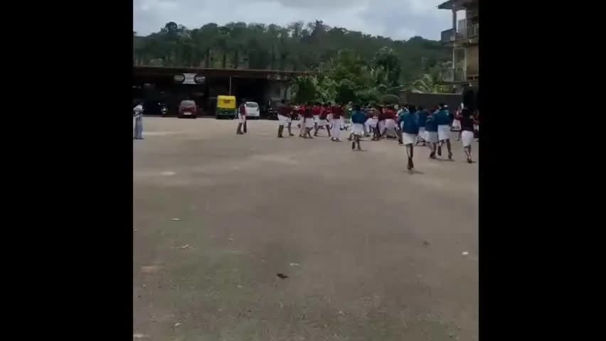 കണ്ണൂർ: ഓണാഘോഷത്തിൻ്റെ ഡ്രസ് കോഡിനെ ചൊല്ലി തർക്കം, മാതമംഗലത്ത് വിദ്യാർത്ഥികൾ പരസ്പരം ഏറ്റുമുട്ടി