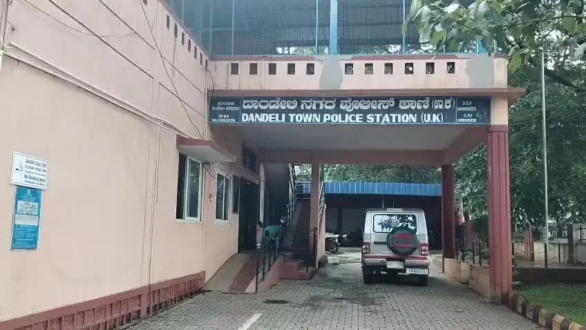 ದಾಂಡೇಲಿ: ಮಾರುತಿ ನಗರದಲ್ಲಿ ಗಾಂಜಾ ಮಾರಾಟ ಮಾಡುತ್ತಿದ್ದ ನಾಲ್ವರ ಬಂಧನ