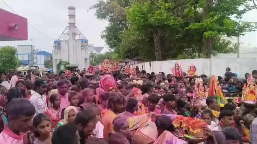 ખંભાત: ધુવારણ મહીસાગર કાંઠે શ્રદ્ધાળુઓની ભરતી, 1 લાખથી વધુ લોકોની ઉપસ્થિતિમાં દશામાંની ભાવભીની વિદાય