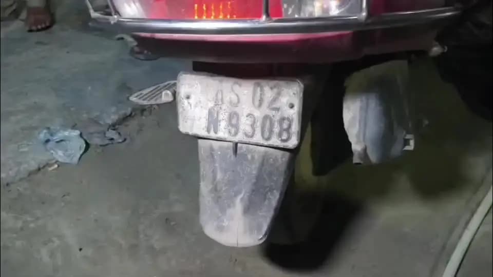 নগাঁও: আজাদ নগৰত আৰক্ষীৰ অভিযান।
আৰক্ষীৰ জালত ড্ৰাগছ সৰবৰাহকাৰী ফজৰ আলী আৰু জাকিৰ হুছেইন