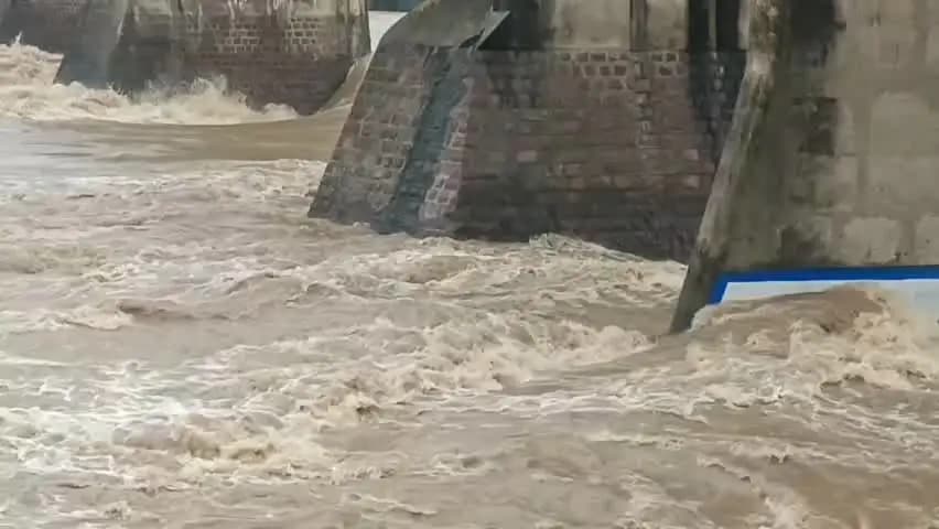 करेली: नर्मदा उफान पर, बरमान पुल डूबा; SP के निर्देश पर 6 जवान घाटों पर मुस्तैद, लोगों को सुरक्षित जगह जाने की सलाह